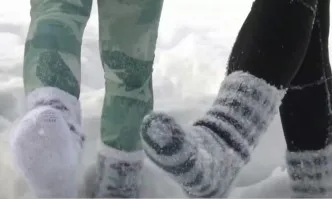 Фитнес в пандемия: Бягане в снега по чорапи във Финландия (Видео)