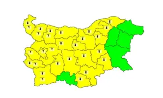 Горещините продължават но ще стане по търпимо през уикенда Жълт код
