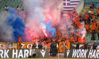 Полицията спря опит на фенове на АПОЕЛ да тормозят играчите на Ботев Пд