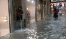 Опустошена Венеция чака ново наводнение (СНИМКИ) - Снимка 5 - Tribune.bg