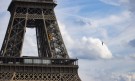 Смел французин удиви с разходка на въже от Айфеловата кула (ВИДЕО и СНИМКИ) - Снимка 3 - Tribune.bg