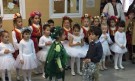 Трогателно: Полицаи танцуват с деца (ВИДЕО) - Снимка 2 - Tribune.bg