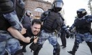 Полицията в Москва задържа стотици опозиционери (СНИМКИ) - Снимка 4 - Tribune.bg