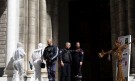 Французин, планирал да убие Макрон, наръга свещеник и монахиня в храм в Ница (СНИМКИ) - Снимка 2 - Tribune.bg