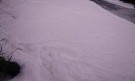 Гъстя бяла пяна покри река Струма в Перник - Снимка 2 - Tribune.bg