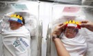 Защита: В Тайланд и новородените в болниците са с шлемове (ГАЛЕРИЯ) - Снимка 4 - Tribune.bg