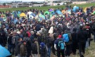 Сблъсъци край бежански лагер до Солун (СНИМКИ) - Снимка 4 - Tribune.bg