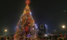 Коледната елха в София грейна без празнична програма - Снимка 5 - Tribune.bg