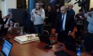 „Войводите“ изненадаха журналистите в парламента с торта - Снимка 2 - Tribune.bg