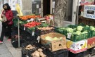 Навалици на пазара във Варна, търговците недоволни от мерките (СНИМКИ) - Снимка 7 - Tribune.bg