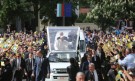 В Раковски: Папа Франциск даде първо причастие на 242 българчета (СНИМКИ) - Снимка 2 - Tribune.bg