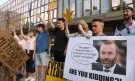 Протестът се събра пред германското посолство, за да питат защо се толерира Борисов (ГАЛЕРИЯ)