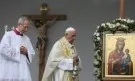 Борисов: Изключителна чест е, че папата избра да служи Неделната света литургия с омофора, който му подарих