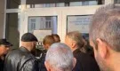 Напрежение пред Министерството на енергетиката: ВМРО опитаха да нахлуят в сградата (СНИМКИ)