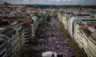 Многохиляден протест в Прага срещу бедността - Снимка 3 - Tribune.bg