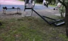 Баскетболен кош се срути на игрище пълно с деца