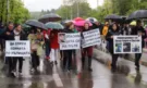 Под дъжда: Близки на загинали в катастрофи протестират в София - Снимка 5 - Tribune.bg