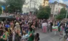 Хиляди се събраха в подкрепа на 18-годишното нарязано момиче (ВИДЕО/СНИМКИ) - Снимка 4 - Tribune.bg