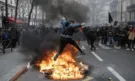 Отново сблъсъци в Париж, полицията разпръсна протестиращите със сълзотворен газ