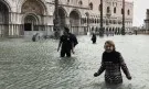 Венеция е под вода (СНИМКИ/ВИДЕО)