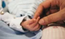 Близнаци се родиха пред болницата в Шумен, бащата изроди първото