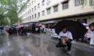 Под дъжда: Близки на загинали в катастрофи протестират в София - Снимка 2 - Tribune.bg