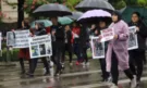 Под дъжда: Близки на загинали в катастрофи протестират в София - Снимка 7 - Tribune.bg