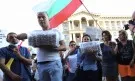 Разхищение: Протестиращи мятаха пъдпъдъчи яйца по МС (СНИМКИ)