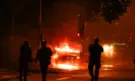 Хиляди коли и стотици опожарени сгради при протестите във Франция (СНИМКИ) - Снимка 2 - Tribune.bg