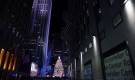 Запалиха светлините на коледната елха пред Рокфелер център в Ню Йорк (СНИМКИ) - Снимка 4 - Tribune.bg