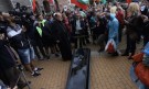 Грозно: Протестърите донесоха и ковчег пред Министерски съвет (СНИМКИ) - Снимка 2 - Tribune.bg