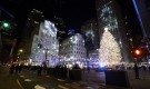Запалиха светлините на коледната елха пред Рокфелер център в Ню Йорк (СНИМКИ) - Снимка 2 - Tribune.bg