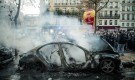 Сблъсъци и сълзотворен газ срещу протестиращи в Париж - Снимка 3 - Tribune.bg