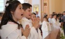 В Раковски: Папа Франциск даде първо причастие на 242 българчета (СНИМКИ) - Снимка 4 - Tribune.bg