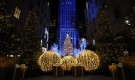 Запалиха светлините на коледната елха пред Рокфелер център в Ню Йорк (СНИМКИ) - Снимка 3 - Tribune.bg