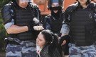 Полицията в Москва задържа стотици опозиционери (СНИМКИ) - Снимка 5 - Tribune.bg